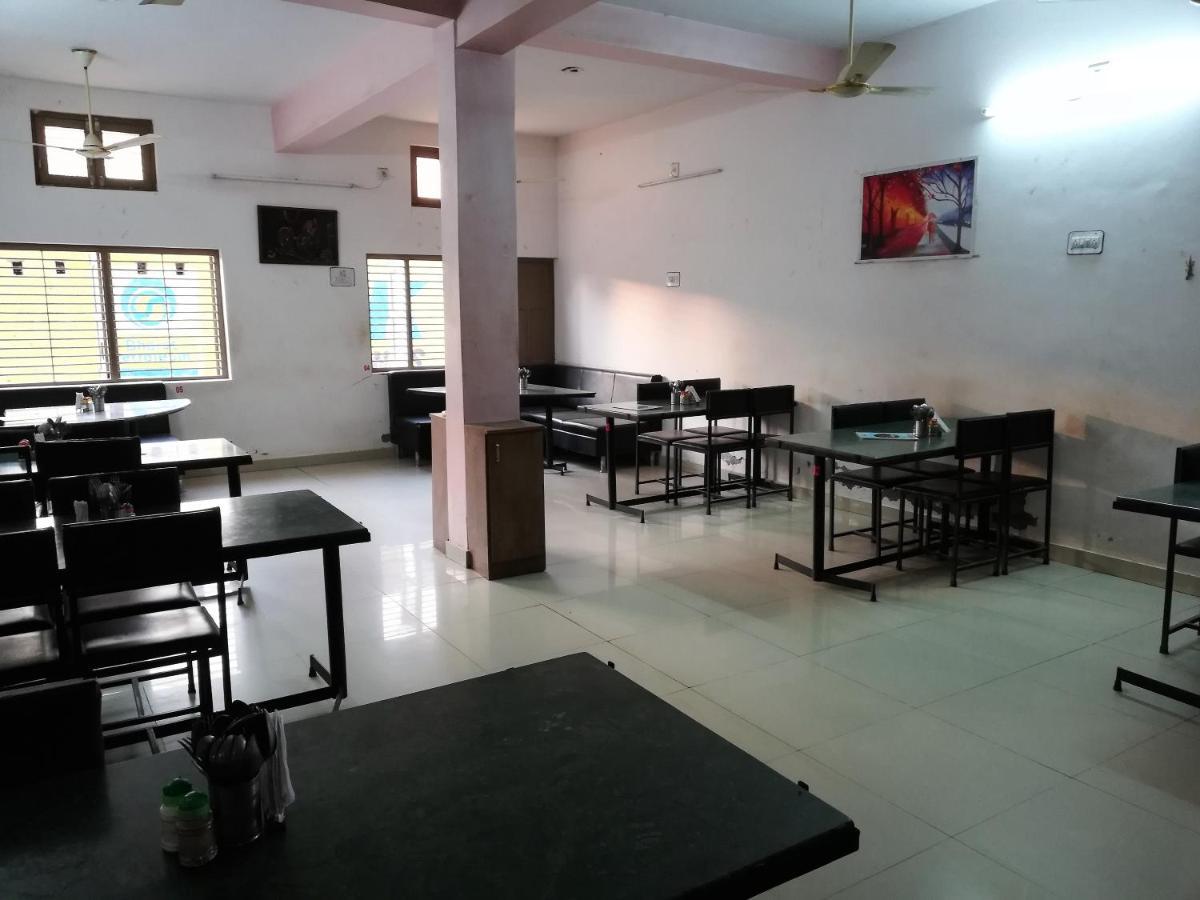 Hotel Shiv Regency Kukma Luaran gambar