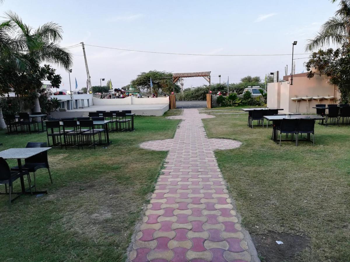 Hotel Shiv Regency Kukma Luaran gambar
