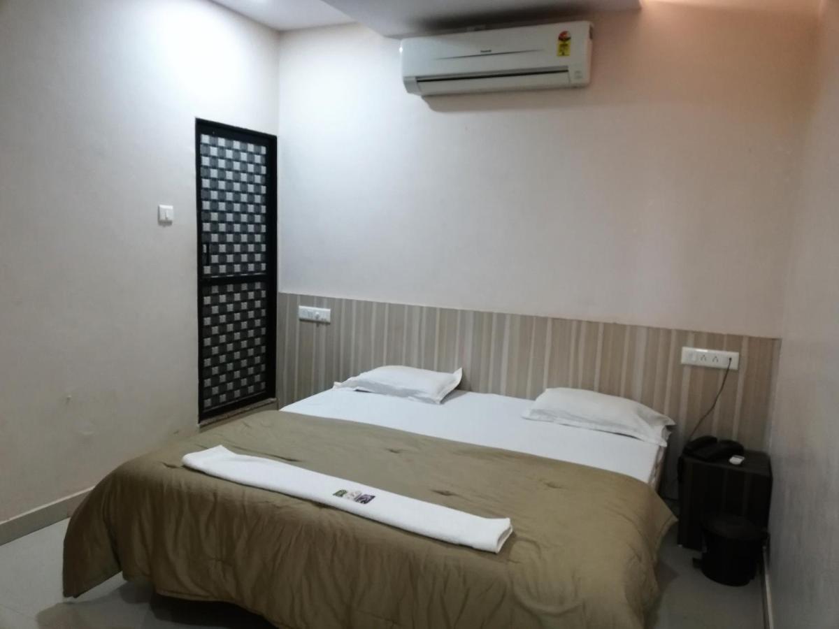 Hotel Shiv Regency Kukma Luaran gambar